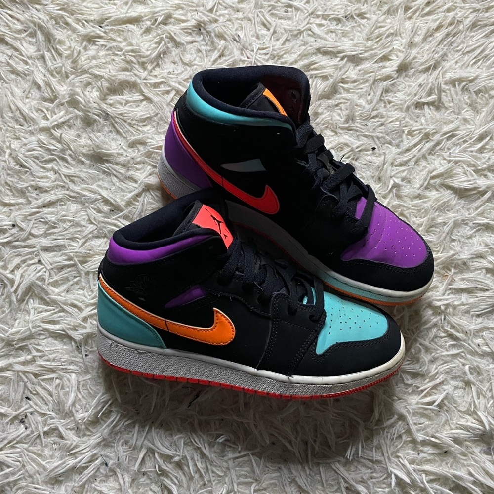 Jordan 1 mid multi color Sz 5